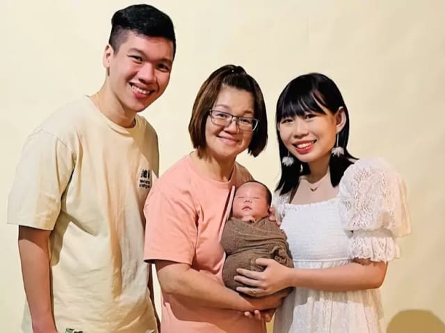 Newbubs 月嫂与新加坡年轻父母及宝宝合照